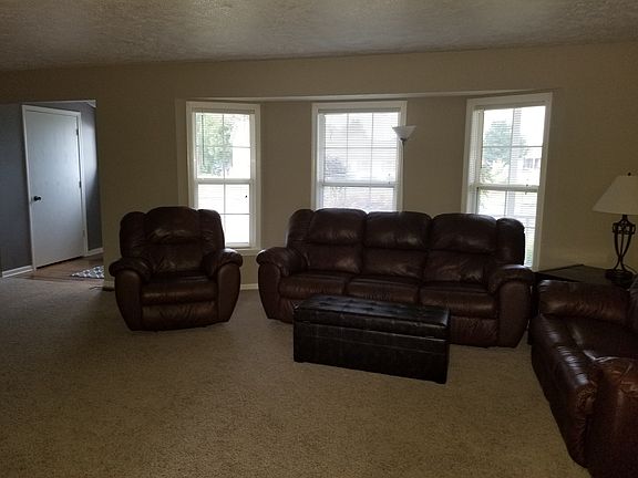 3rd image of 11326 Stonehedge Dr