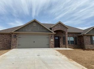 542 Parkside Cv, Springdale, AR 72764