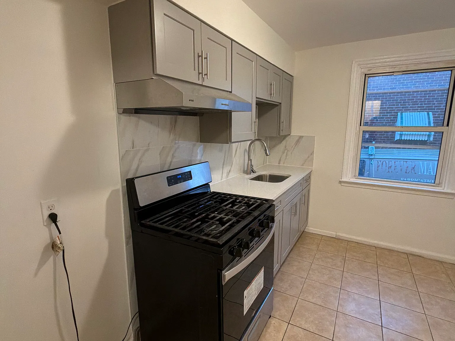 2 bed, 800 sqft, $1,400 — Photo 2