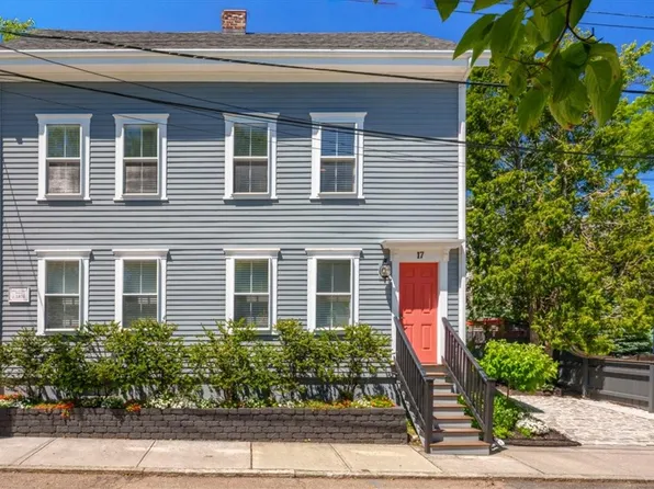 17 Willow St Unit 2, Newport, RI 02840