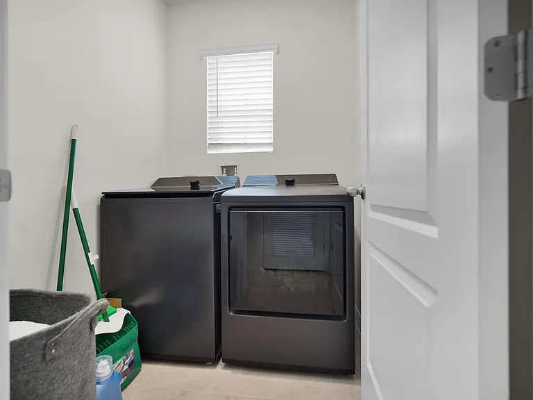 1749 Southfork Dr — Photo 6