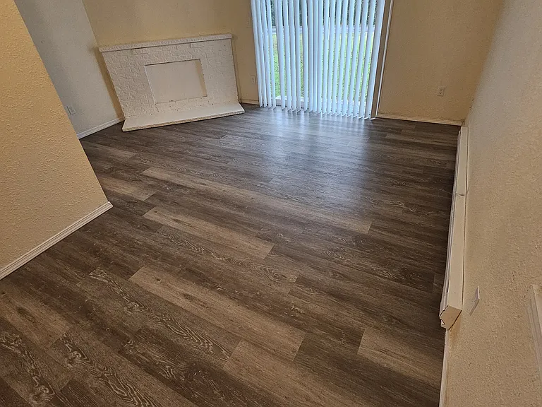665 Sunset Ave NE #100 — Photo 2
