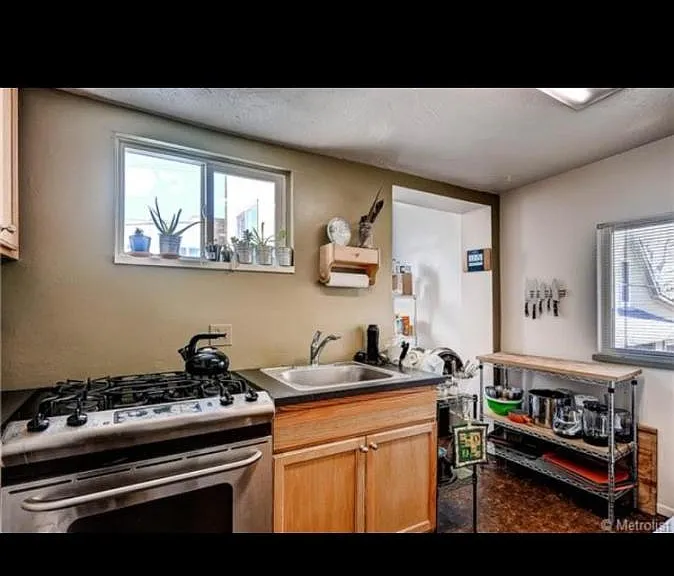 2568 River Dr — Photo 2