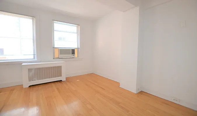 Rented by Manhattan Realty Group | media 3