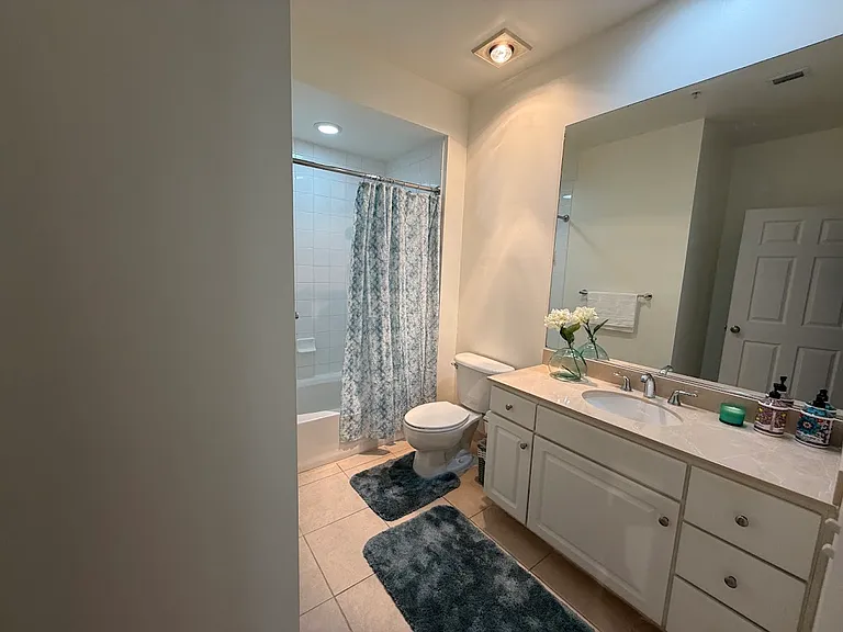 2000 N Bayshore Dr #126 — Photo 16