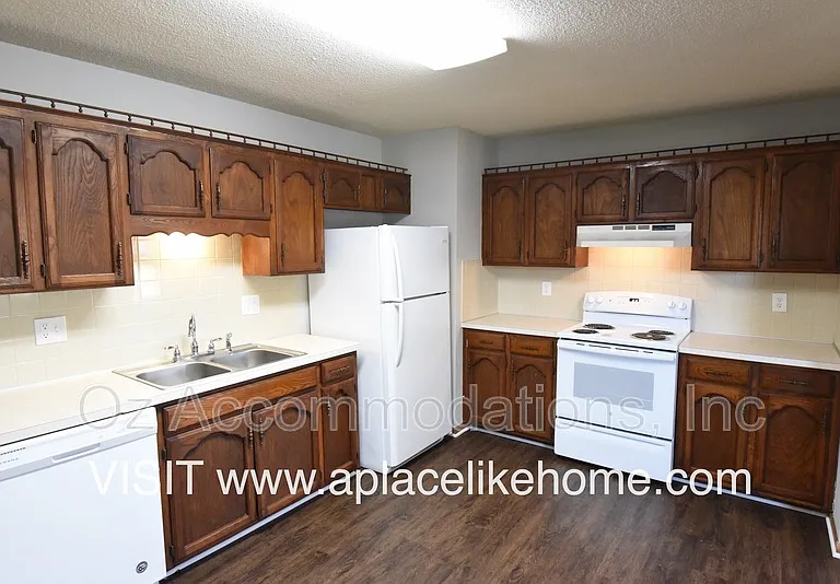 117 SE Greystone Dr — Photo 6