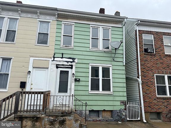 2nd image of 209 Park Pl