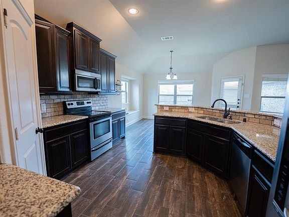 5th image of 1013 Northwood Ln