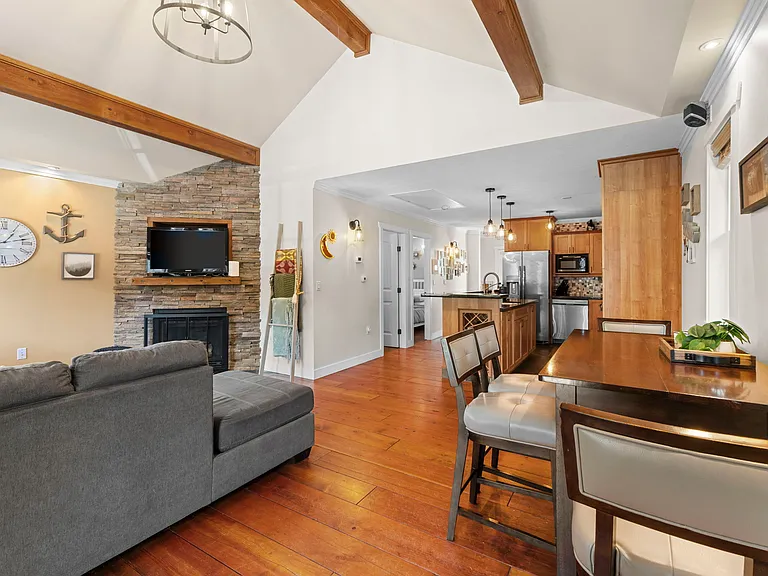 311 Spruce St — Photo 3