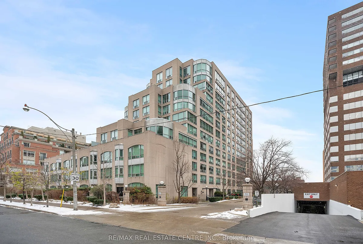 Building Photo - 942 Yonge St #616