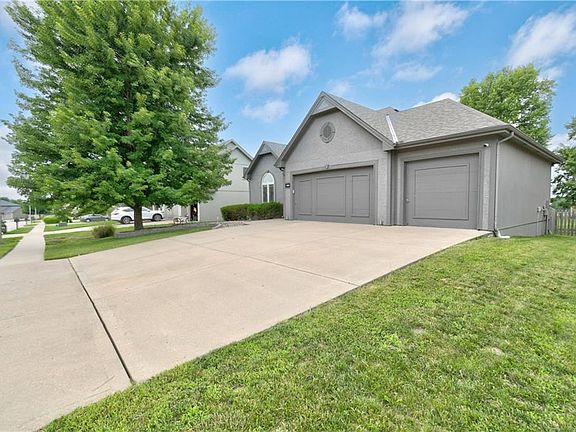 3rd image of 10424 N Cypress Ave