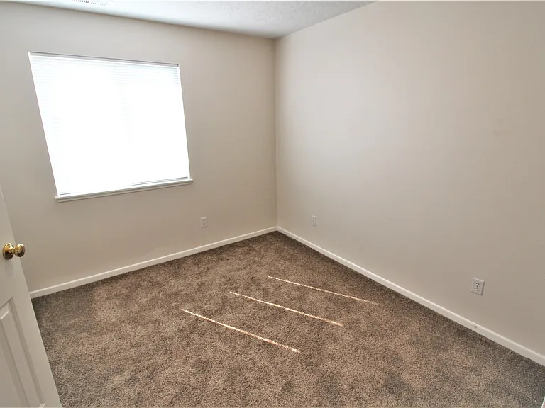 2141 S Stephen Ave #202 — Photo 13
