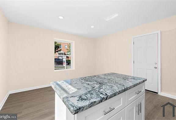3rd image of 3158 Buena Vista Ter SE APT 5