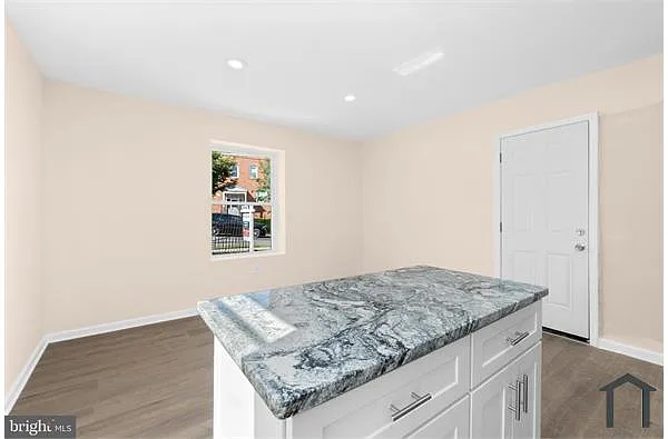 Building Photo - 3158 Buena Vista Ter SE #4