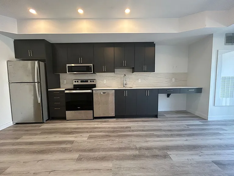 177 Armstrong St #304 — Photo 39