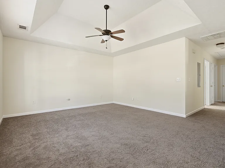 701 Pine Hill Ct — Photo 2