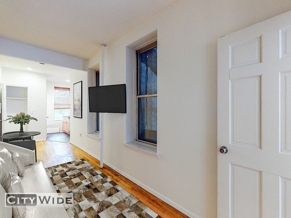 1st image of 28 King St APT 2