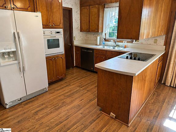 4th image of 604 Butler Springs Rd #9