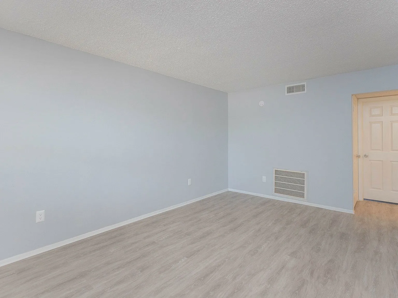 Park House Apartments — Photo 2