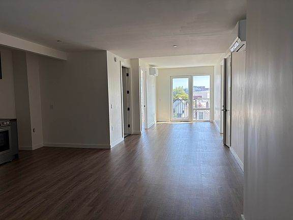 3rd image of 95-08 147th Pl #408