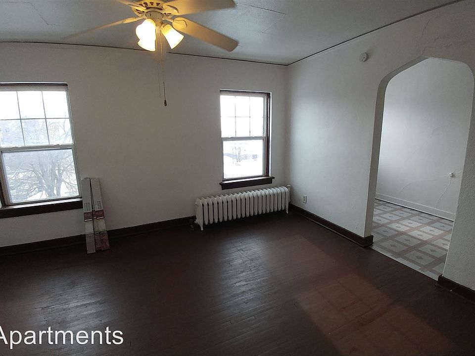 1st image of 923 Douglas St APT 208