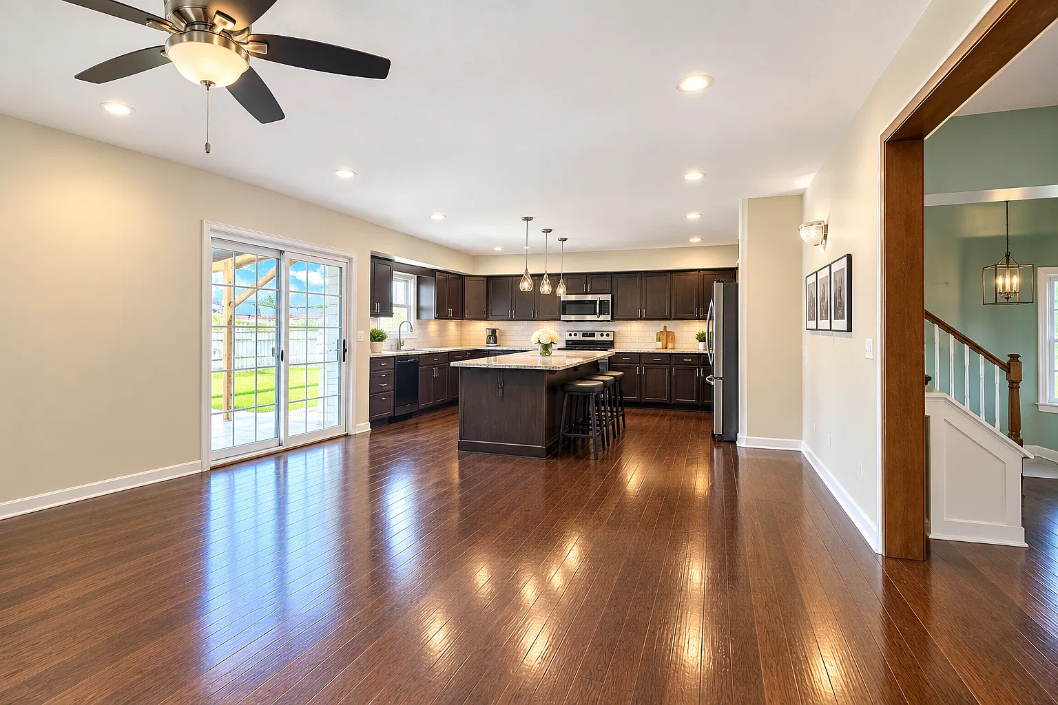3 bed, 2349 sqft, $2,850 — Photo 3