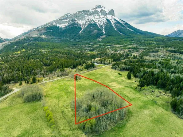 3019 Tecumseh Rd, Crowsnest Pass, AB T0K 0M0