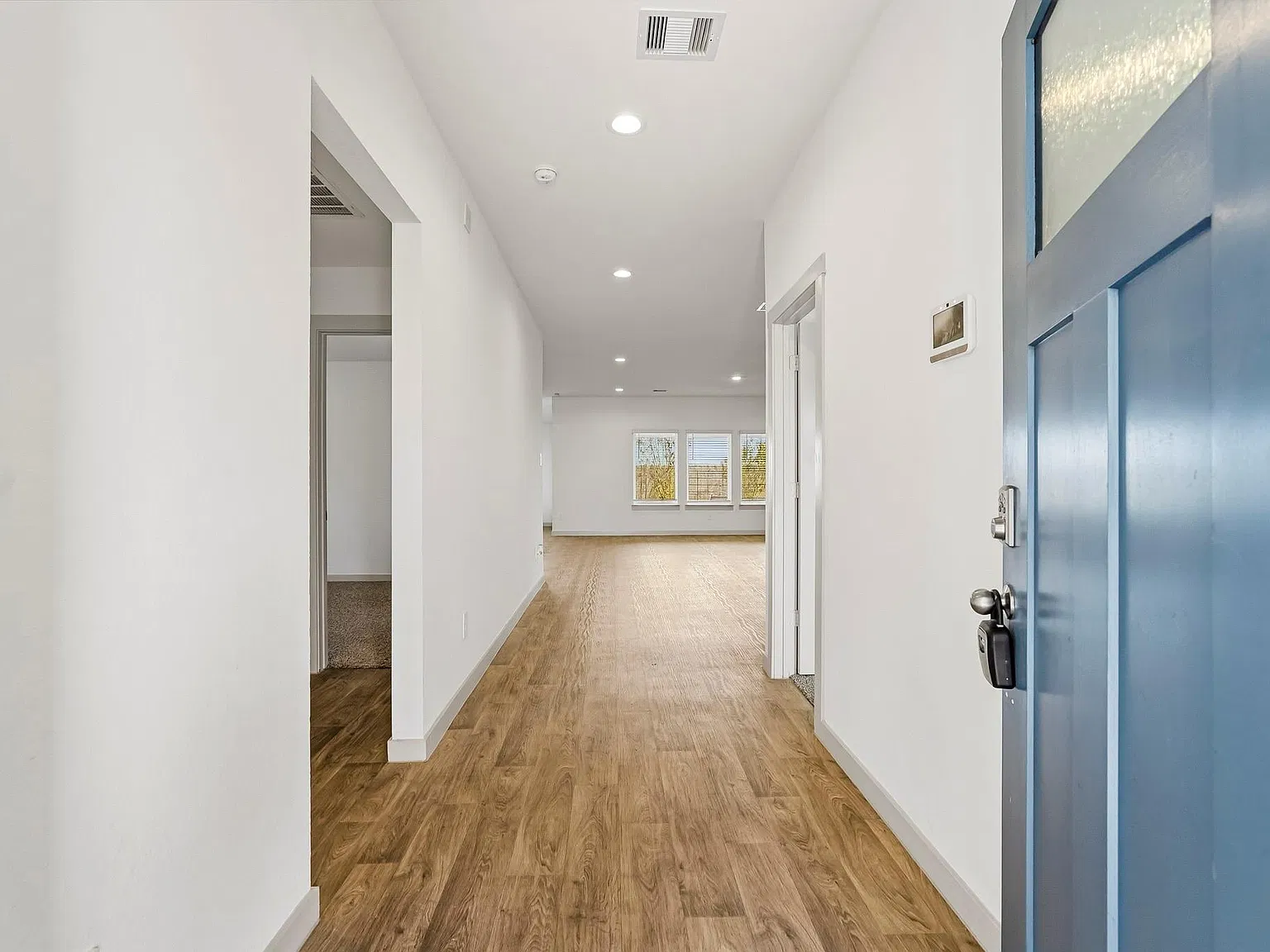 4 bed, 2.0 bath, 2150 sqft, $2,290 — Photo 4