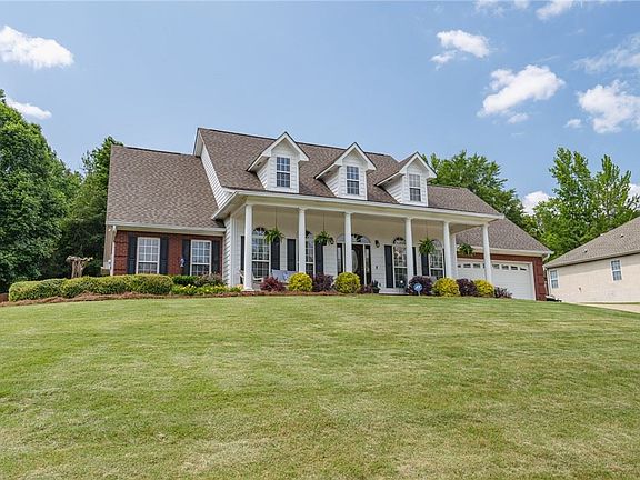 4th image of 1905 Berry Hill Dr