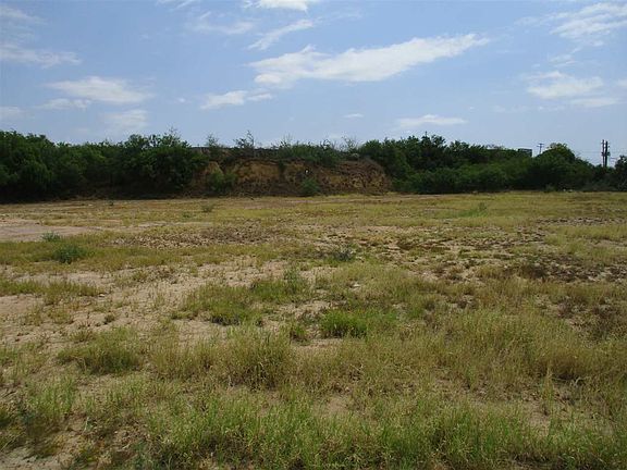 5th image of 501 S Creek Dr