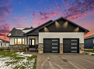 18 Morrison Dr, Whitewater Region, ON K0J 1K0