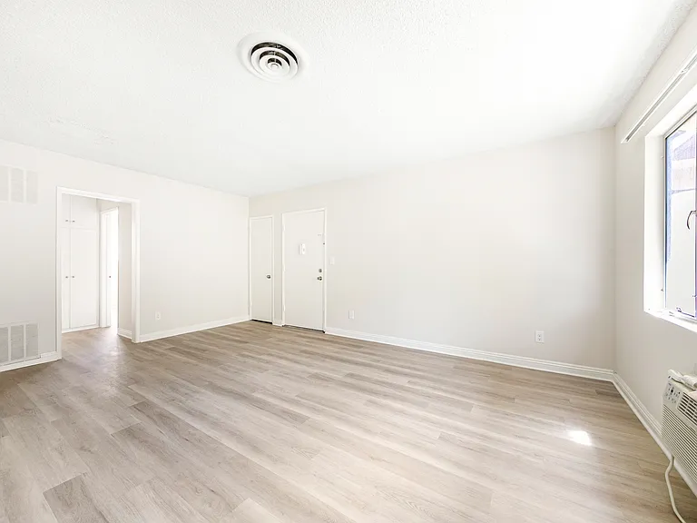 12858 Oxnard St #5 — Photo 12