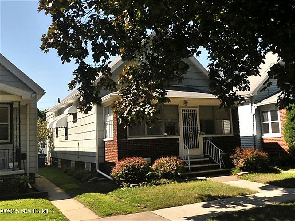1st image of 324 E Oakland St