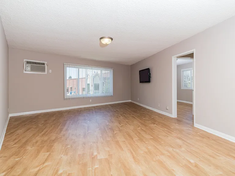 3036 S Hoover St — Photo 9