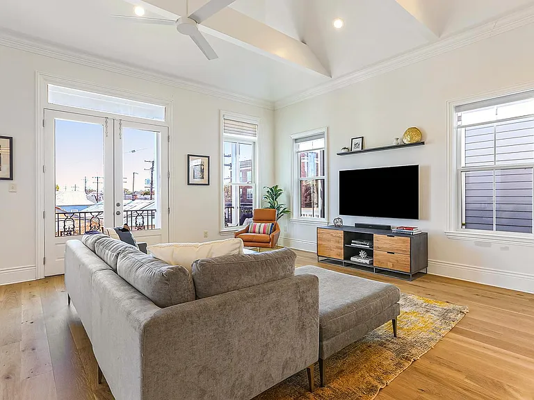 2406 Valence St — Photo 7