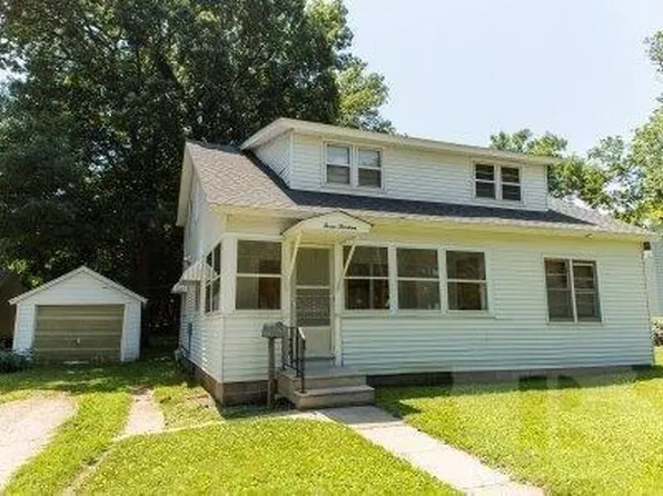 313 7th Ave N, Clear Lake, IA 50428