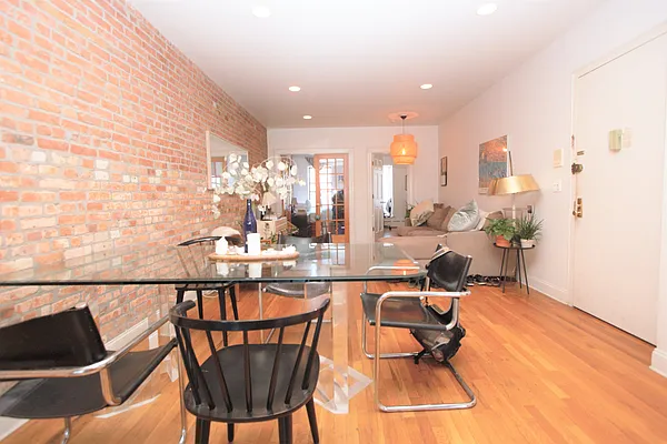 Rented by R New York | media 21