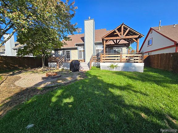 3rd image of 30055 Rosslyn Ave