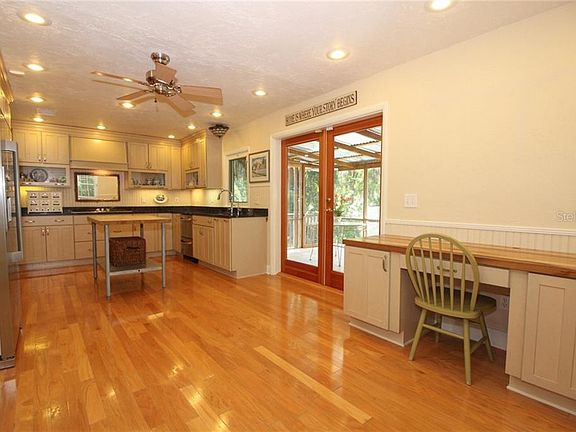 5th image of 534 Mead Dr