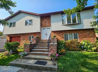160 Lipsett Ave, Staten Island, NY 10312