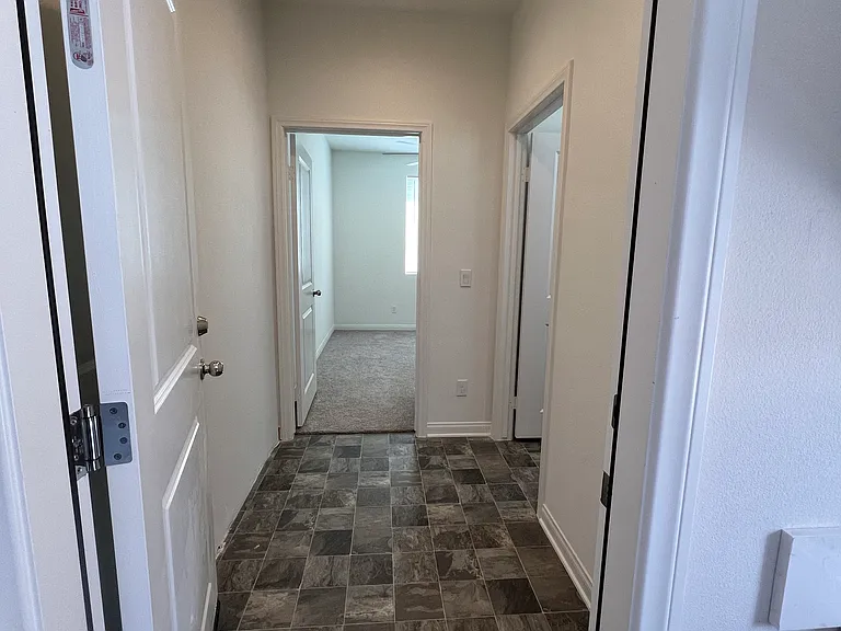 755 Royal County Ct — Photo 10