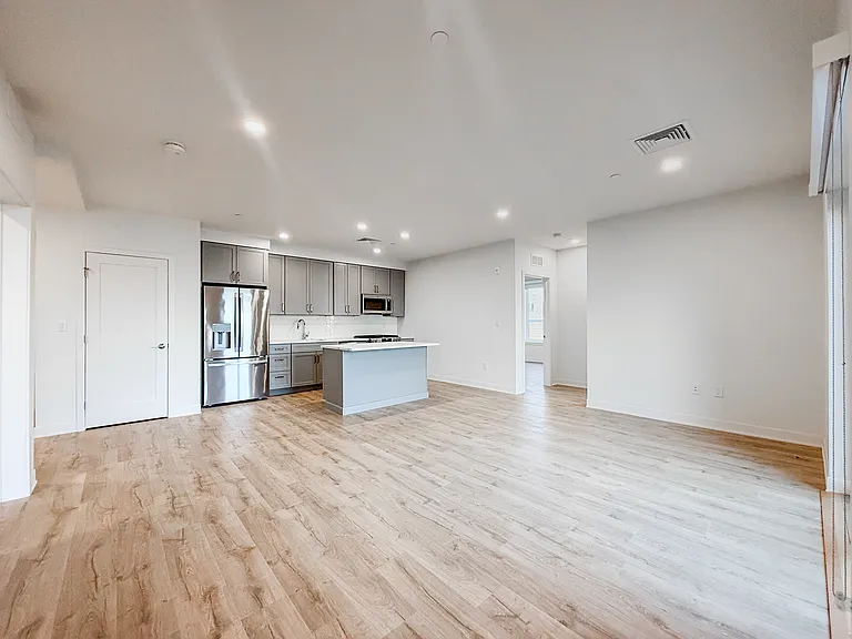17 Argyle St #3 — Photo 4