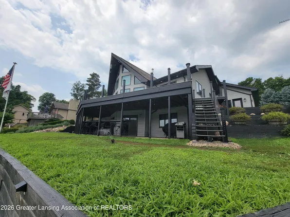 10087 Lakeside Dr, Perrinton, MI 48871