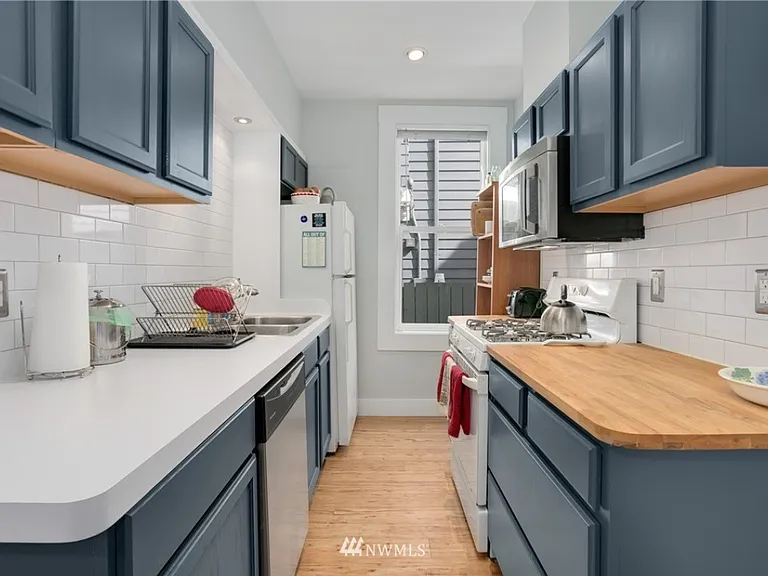755 N 75th St — Photo 5