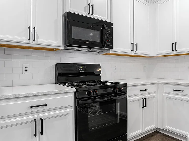 11323 Cora Ln — Photo 15