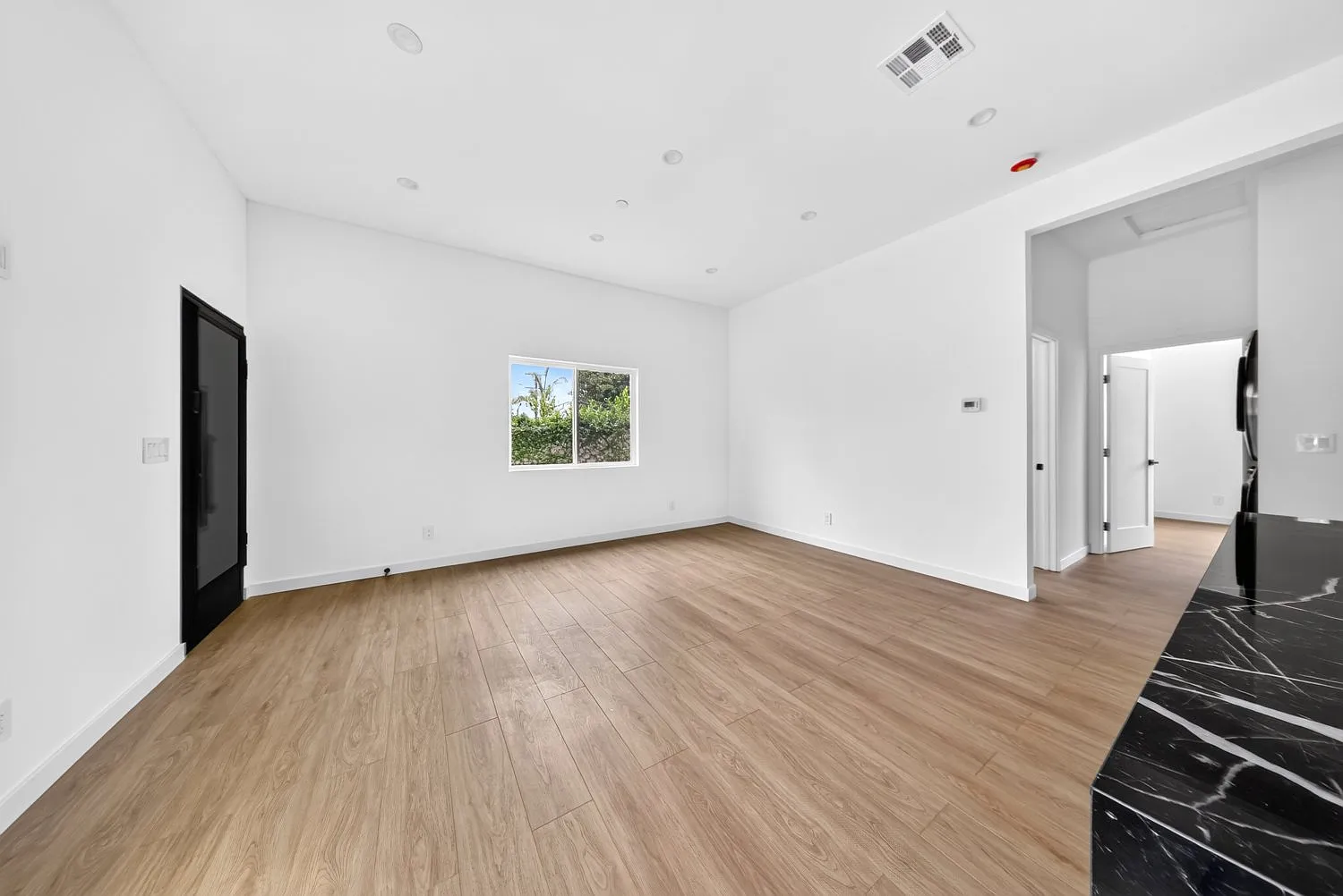 2 bed, 787 sqft, $3,000 — Photo 1