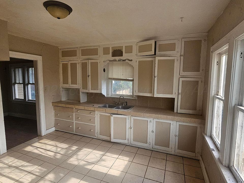 19th image of 3906 S Tyler St