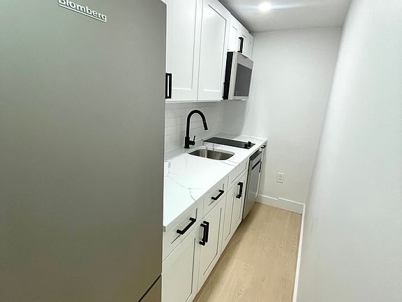 2nd image of 413 E 9th St APT 3G