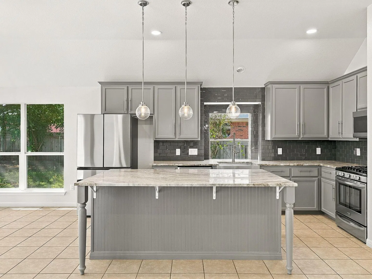 3 bed, 2.0 bath, 2164 sqft, $3,400 — Photo 4