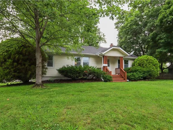 8660 Robinson St, Overland Park, KS 66212